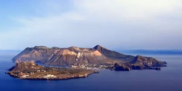 Người đứng đầu Viện Núi lửa và Địa vật lý Quốc gia Italy - ông Carlo Doglioni xác nhận: “Chúng tôi chưa bao giờ thấy CO2 lên đến mức nguy hiểm đến tính mạng con người như vậy”.