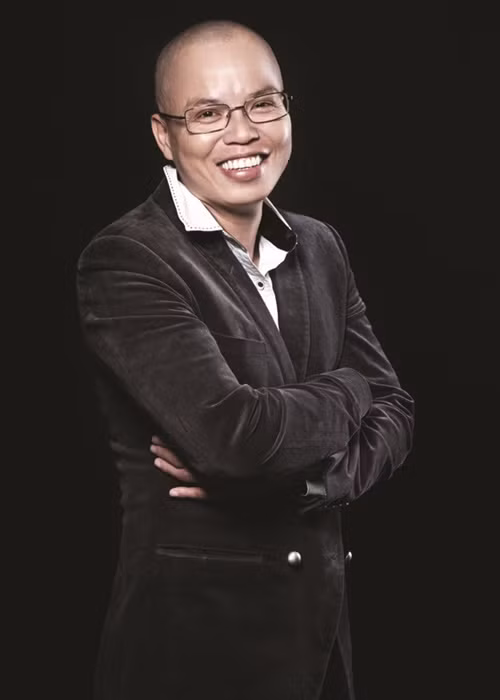 Trong cuộc phỏng vấn với L'officiel Vietnam, Vũ Ngọc Đãng bày tỏ, anh không ngại phim của anh và Trấn Thành đối đầu, thậm chí mong phim của Trấn Thành thành công vì năm 2022 thị trường phim Việt quá ảm đạm. Ảnh: Elle