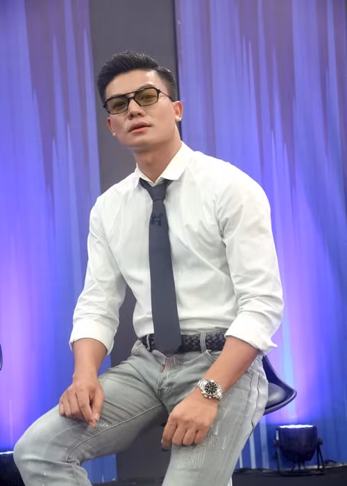 Năm 2018, diễn viên Hiếu Nguyễn tập tành khởi nghiệp ở lĩnh vực nhà hàng tại TP.HCM. Vì đại dịch COVID-19, anh lỗ vài tỷ đồng. Nam diễn viên phải dùng tiền tiết kiệm trong nhiều năm để duy trì việc kinh doanh. Ảnh: FBNV