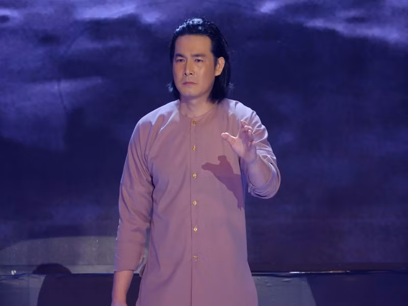 Người bạn thân của Quách Ngọc Ngoan chia sẻ trên Dân Việt, cách đây mấy năm, nam diễn viên đầu tư làm trang trại nuôi chồn và thủy sản ở Cà Mau nhưng lại không giỏi tính toán. “Đáng ra làm trang trại khoảng 2 tỷ thôi thì Ngoan làm đến 7 tỷ. Tiền không đủ để đầu tư nên lại vay mượn. Vay ngân hàng cũng có mà vay nặng lãi cũng có. Vay nặng lãi của tín dụng đen thì Ngoan đã trả gấp 10 lần gốc rồi mà vẫn còn nợ rất nhiều”, người này cho biết. Ảnh: Vietnamnet