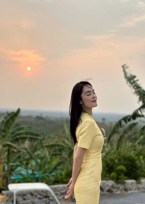 Bà mẹ hai con hiện tại kín tiếng về chuyện tình cảm. Ảnh: FBNV
