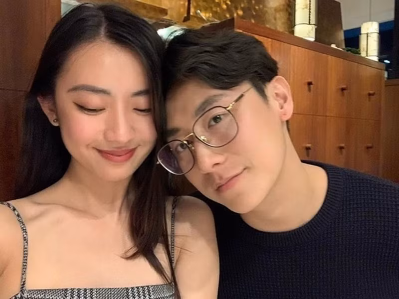 Từ năm 2019 đến đầu năm 2022, Rocker Nguyễn hẹn hò Hải Hà - cô gái sinh năm 1997, từng là học sinh trường THPT chuyên Hà Nội -Amsterdam và du học tại Melbourne. Rocker Nguyễn từng khen người yêu xinh đẹp, giỏi giang. Ảnh: Vietnamnet