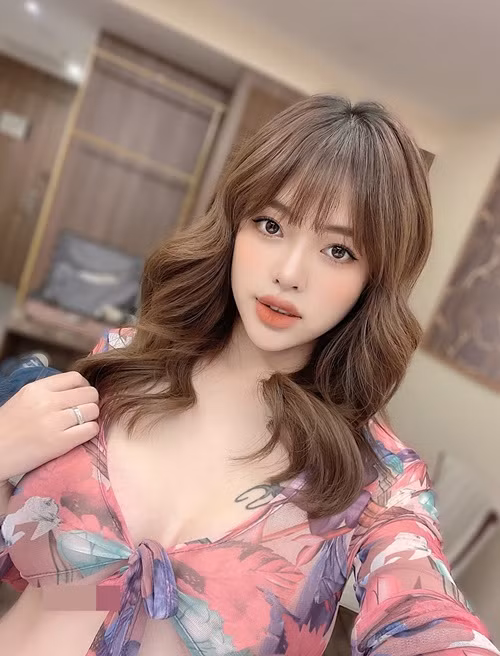 Nhan sắc của Lâm Diễm Quỳnh là một trong những lý do khiến Anh Tuấn mê mệt. Trong chương trình Vợ chồng son, nam diễn viên phim "Phố trong làng" từng kể, ngày còn hẹn hò, anh có buổi quay gần nhà vợ nên nhắn tin xin qua phòng trọ nằm nghỉ một lát.