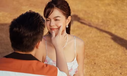 Pham Quynh Anh len tieng truoc loat tin don ve bo cua con gai