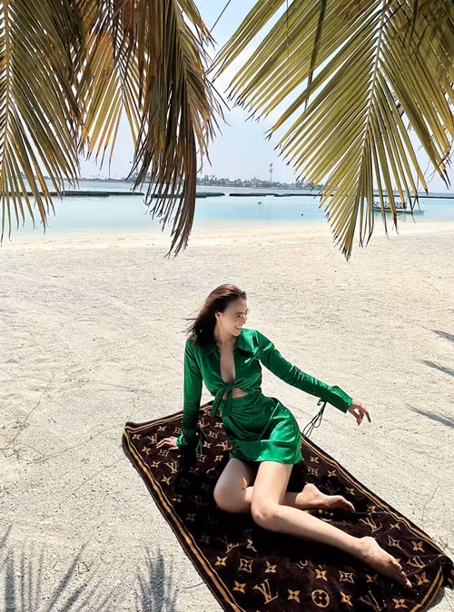 Lan Ngọc cho biết, cô là đại gia của chính mình. “Tài sản Ngọc tạo ra ở mức vừa phải, giúp cho mình có cuộc sống thoải mái và lo cho gia đình”, cô chia sẻ. Ảnh: FBNV