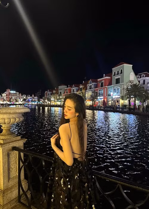 1 năm trở lại đây, Thúy An kiệm lời về hôn nhân. Gần đây, trên trang cá nhân, người đẹp không đăng tải hình ảnh bên chồng hay nhắc đến nửa kia. Bài đăng mới nhất của Thúy An là hình ảnh người đẹp đi du lịch, chia sẻ ngày 10/4. Ảnh: FBNV