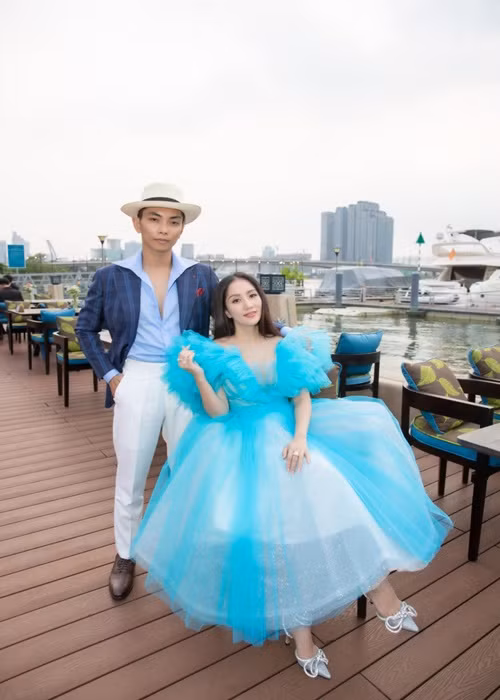 Khánh Thi mang thai lần 3 bởi vậy cô có kinh nghiệm diện đồ bầu.