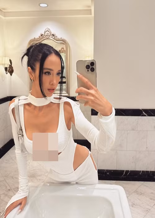 Bạn gái mặc nóng bỏng, Cường Seven không có bất kì ý kiến nào. Ảnh: FBNV