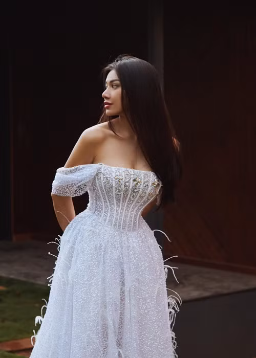 Kim Duyên hiện tại vẫn tham gia hoạt động nghệ thuật với vai trò người mẫu.
