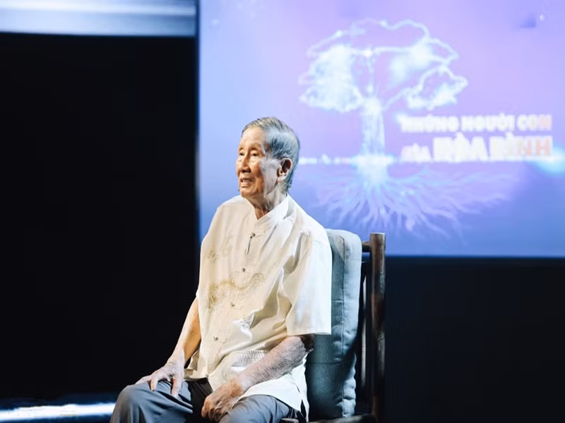 "Như có Bác Hồ trong ngày vui đại thắng" được thu âm ngay trong chiều ngày 30/4/1975 để phát sóng trong bản tin thời sự đặc biệt 17h cùng ngày của Đài tiếng nói Việt Nam, chính thức công bố tin giải phóng hoàn toàn miền Nam Việt Nam. Ảnh: Vietnamnet