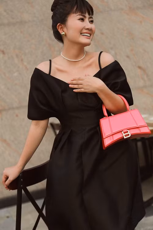 Ngọc Lan sợ và không muốn tái hôn. "Quan điểm của Lan hiện tại là nếu mình có tình cảm với ai đó, có lẽ chỉ nên dừng lại ở mức có thể chia sẻ, đồng hành cùng nhau trong công việc, cuộc sống, giúp đỡ nhau khi khó khăn", vợ cũ Thanh Bình bộc bạch.