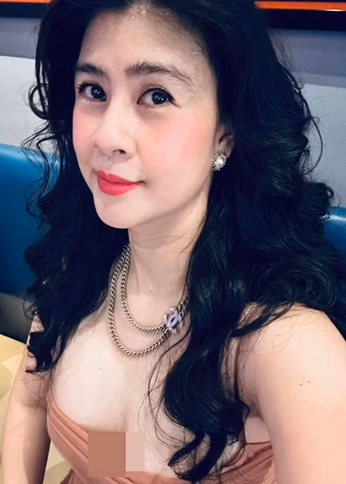 Kim Thư khoe nhan sắc trẻ trung, quyến rũ ở tuổi 45.