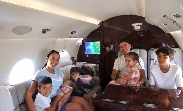 Ronaldo mua may bay 65 trieu USD, dap tat tranh cai o Al Nassr