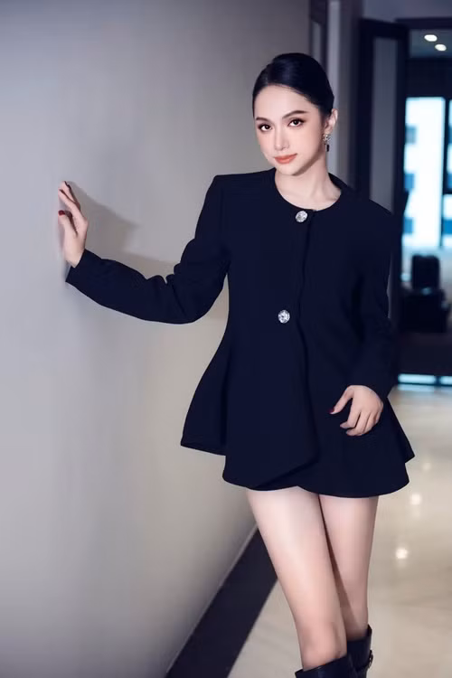 Quản lý hiện tại của Hương Giang nhanh chóng lên tiếng. Người này cho rằng quản lý cũ từng chơi xấu Hương Giang trong việc mua bản quyền Miss International Queen về Việt Nam tổ chức song nữ ca sĩ vẫn bỏ qua. Ảnh: FBNV