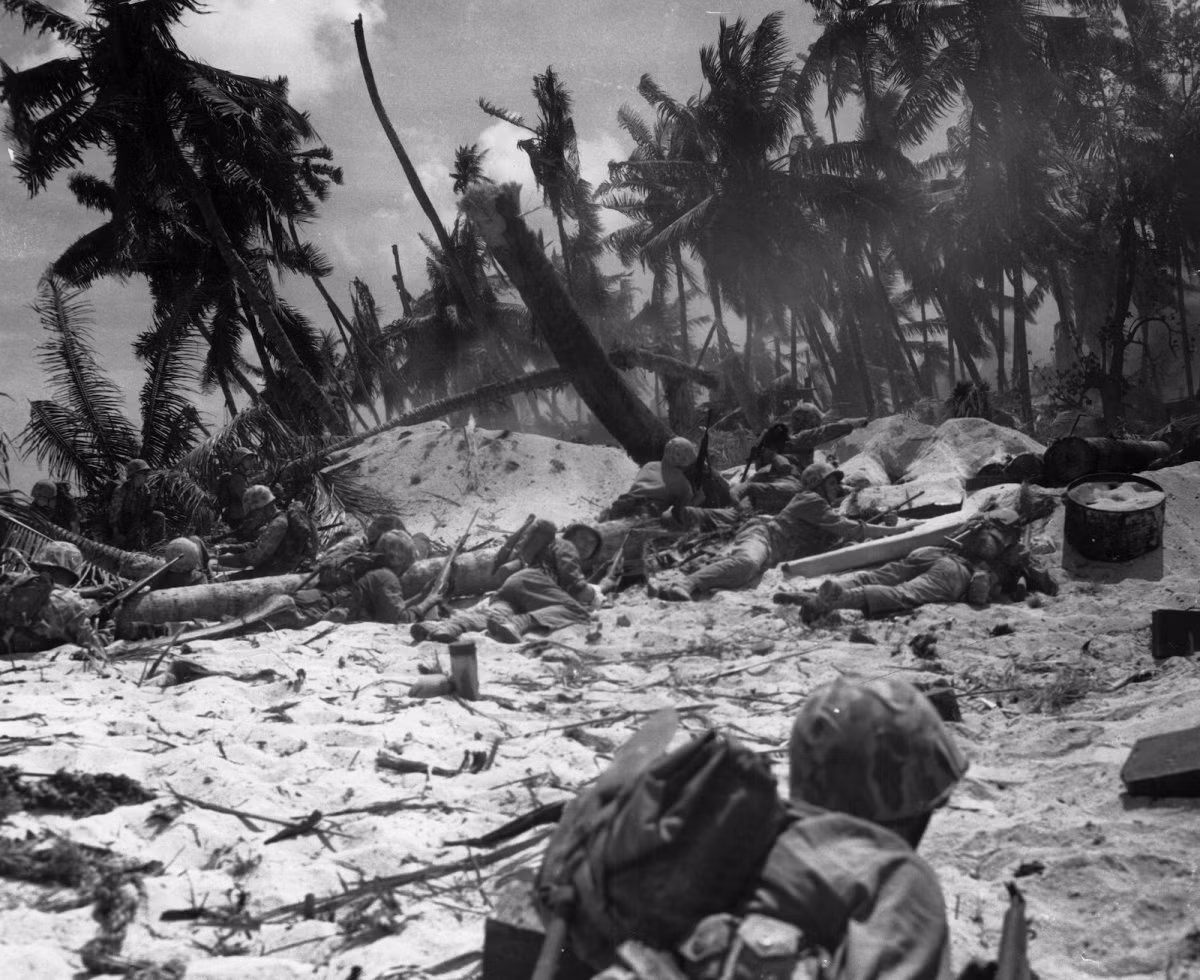 Anh "doc" Thuy quan luc chien My trong tran chien Tarawa 1943