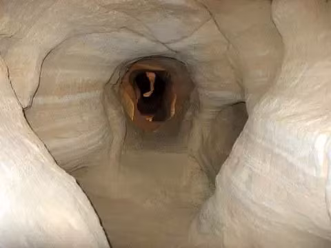 Thung lũng Timna không có nguồn nước và điều này khiến không có người nào sinh sống ở đây lâu dài".