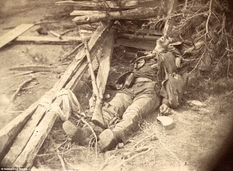 Một người lính tử trận trong trận Spotsylvania ở Virginia. Ảnh chụp ngày 19/5/1864.