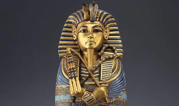 Ở thời Ai Cập cổ đại, pharaoh là những người quyền lực nhất, nắm trong tay quyền sinh sát và sở hữu nhiều tài sản, của cải có giá trị nhất. Vua Ai Cập đề ra các luật lệ và đảm bảo mọi người phục tùng mọi quyết định mà ông đưa ra.
