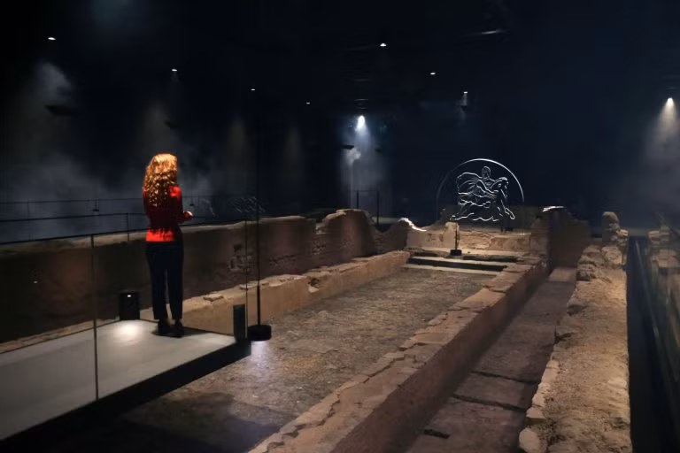 Với những bố trí, sắp xếp mới trên, ngôi đền Mithras trở thành một địa điểm du lịch thú vị đối với những người muốn tìm hiểu các công trình kiến trúc của người xưa.