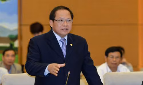 Hom nay, Bo truong Truong Minh Tuan tra loi chat van noi dung gi?