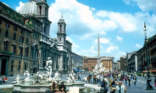 Thành Rome nổi tiếng với nhiều công trình kiến trúc cổ xưa, mang đậm dấu ấn thời gian.