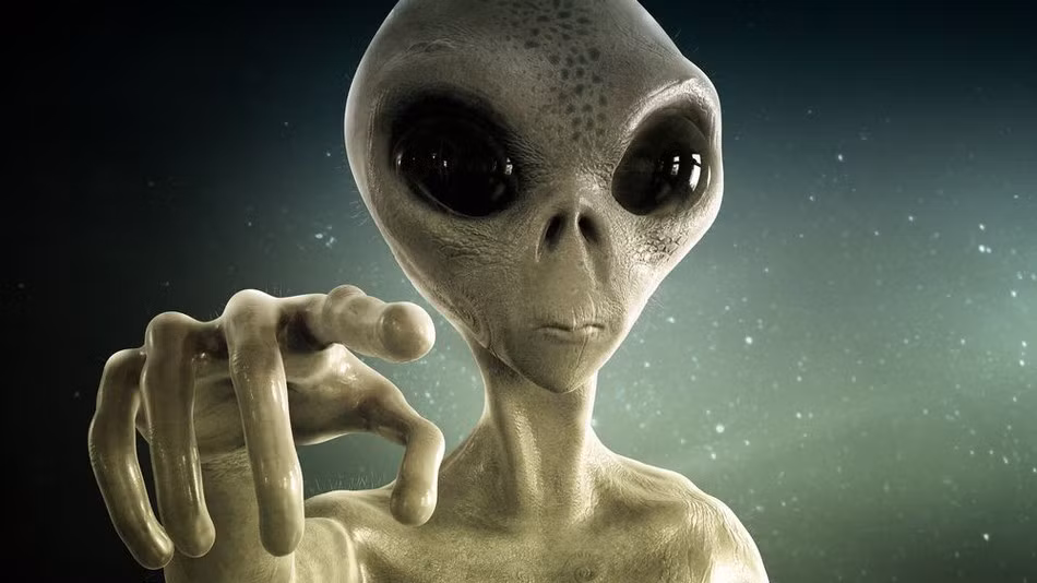 Một trong những giả thuyết gây sốc về người ngoài hành tinh là khu vực 51 (Area 51) ở Nevada là nơi chính phủ Mỹ che giấu thông tin về người ngoài hành tinh. Nơi đây bị đồn thổi là địa điểm Mỹ nghiên cứu về sự sống ngoài Trái đất cũng như UFO.