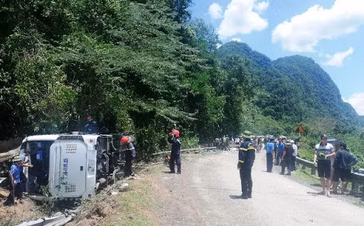 Xe khach lat o Quang Binh, 15 nguoi chet: Truy cuu trach nhiem hinh su nguoi giao xe