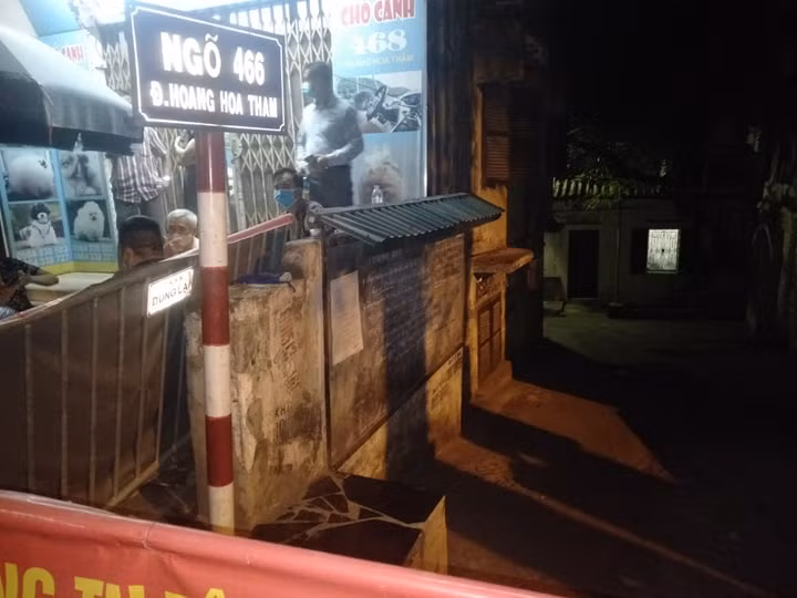 Hà Nội: Phong toả 2 ngõ đường Hoàng Hoa Thám có người nghi nhiễm COVID -19 - Hình 2 Ha Noi: Phong toa 2 ngo duong Hoang Hoa Tham co nguoi nghi nhiem COVID -19-Hinh-2