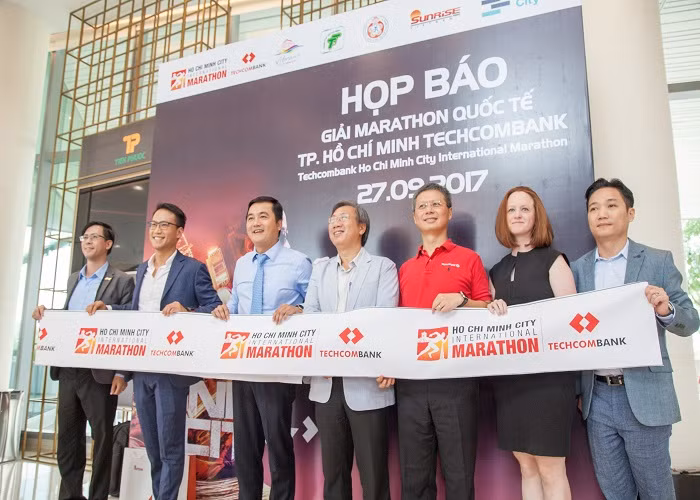 Khoi dong Giai Marathon Quoc te TP.HCM Techcombank 2017-Hinh-3
