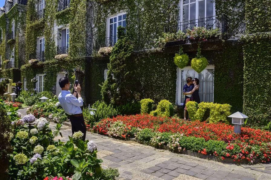 Co mot Sun World Ba Na Hills ruc ro sac hoa-Hinh-3