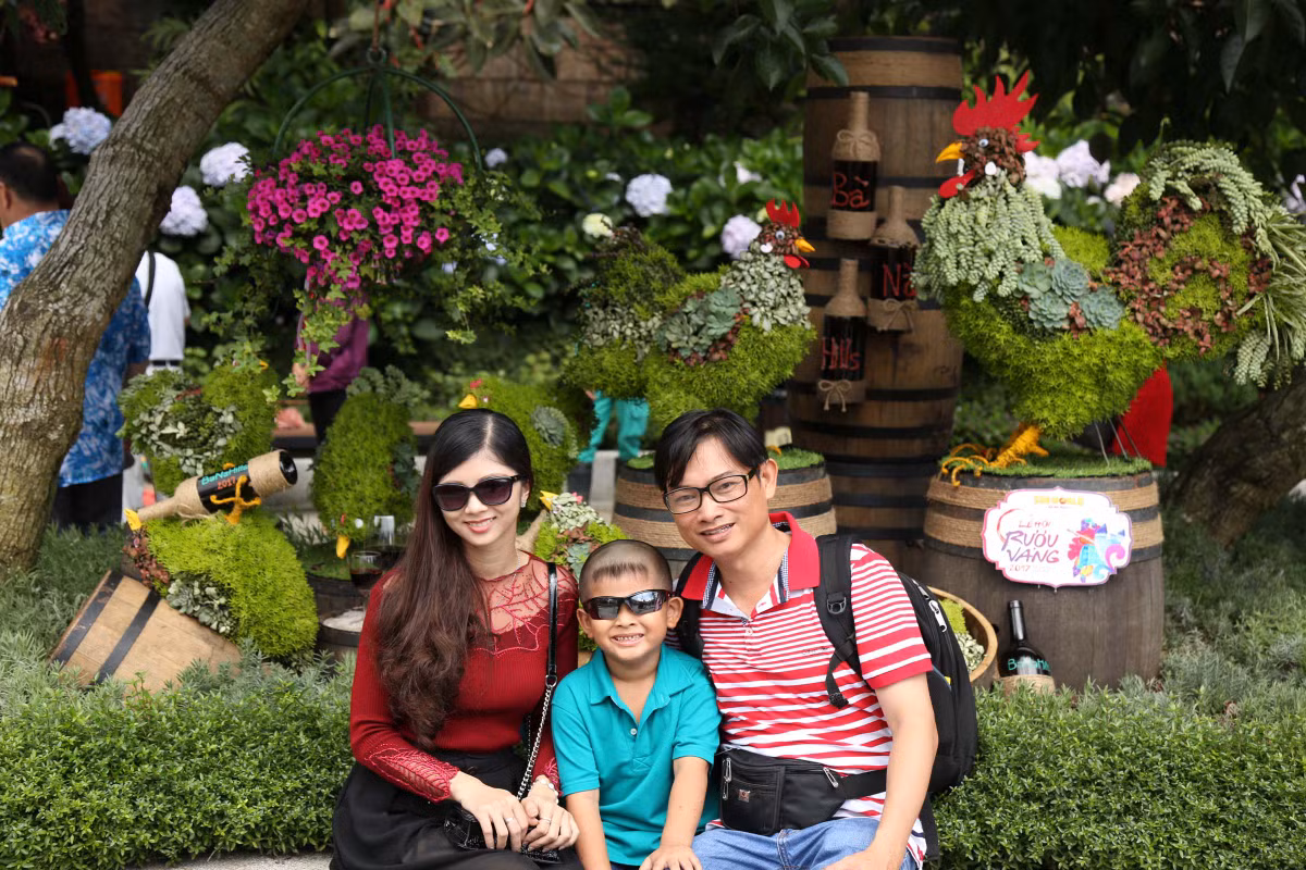 Du khach dua ep nho tai Le hoi vang Sun Word Ba Na Hills