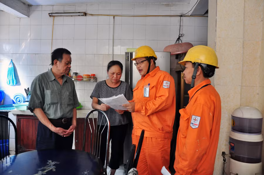 Dam bao an toan dien trong mua mua bao-Hinh-3