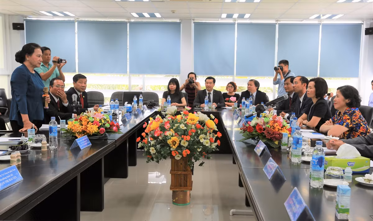 Vinamilk ung ho 160.000 hop sua cho tre em vung lu-Hinh-2
