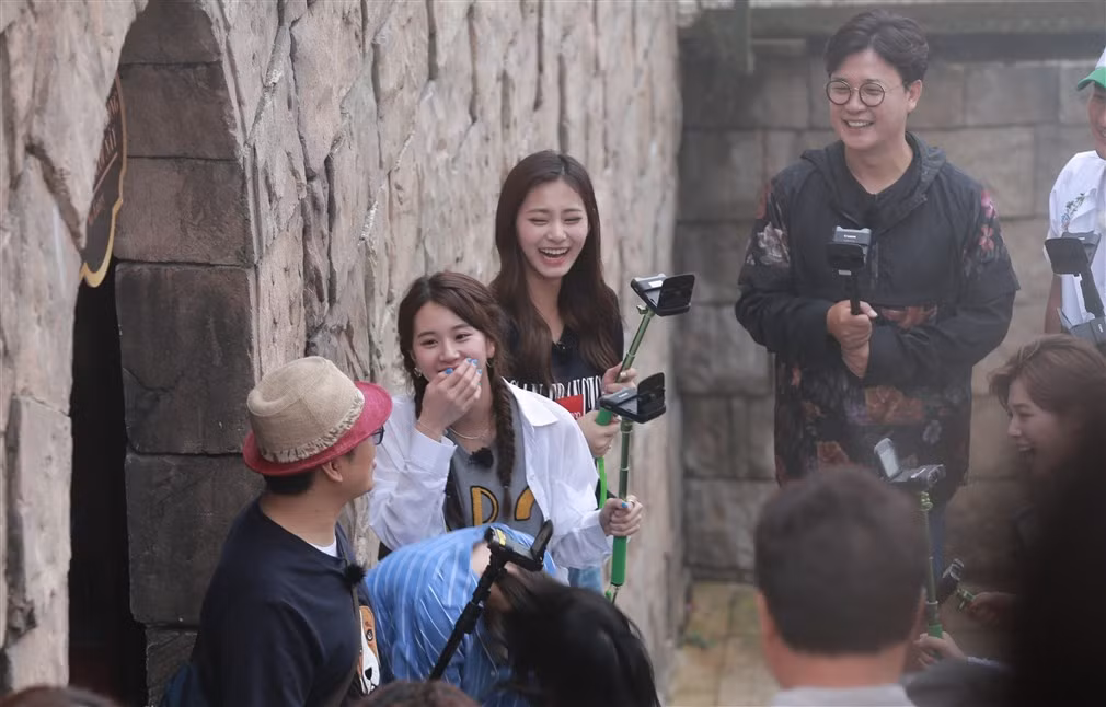 TWICE phan khich du ngoan Sun Word Ba Na Hills