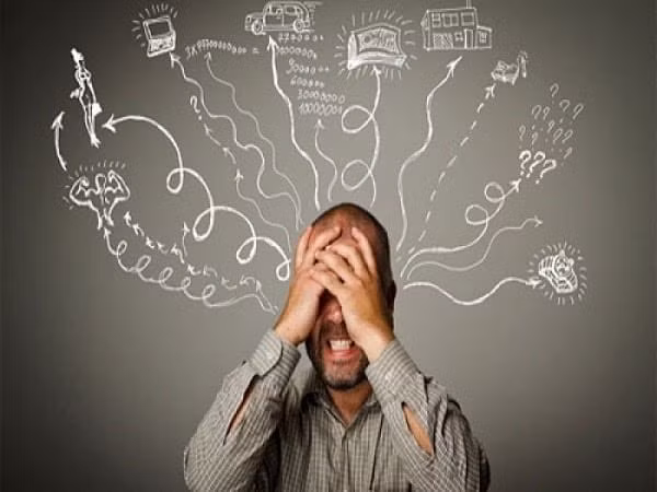 Ngoài làm tăng nguy cơ đột quỵ, thức khuya còn gây ra nhiều hệ lụy sức khỏe nghiêm trọng khác như mất trí nhớ. Được biết, khi ngủ, cơ thể sẽ thư giãn, sửa chữa để tự phục hồi. Nếu không đảm bảo thời gian nghỉ ngơi, não bộ sẽ bị ảnh hưởng, gây nên các vấn đề như suy giảm trí nhớ, mất tập trung, phản ứng chậm, đau đầu...