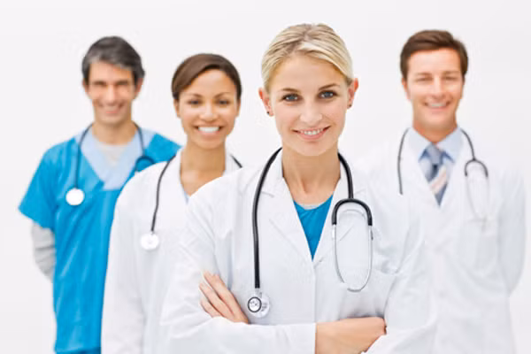 4. Bác sĩ. Khi nói đến sức khỏe tổng thể, tinh thần, tài chính, hầu hết bác sỹ là nghành nghề thuộc top đầu. Yếu tố quan trọng góp phần vào tuổi thọ của thầy thuốc cao hơn có liên quan đến cách họ nhìn nhận nơi làm việc. Bác sỹ là những người dễ dàng nhất sử dụng công việc thực tiễn vào cuộc sống, tiếp theo là y tá và giáo viên. Nghề nghiệp này cũng mang lại cho họ cảm giác tự mãn có lợi cho cả tâm trí và cơ thể.