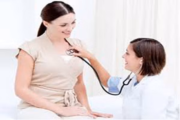Tuy rằng lập luận này không quá chặt chẽ, nhưng với những người có lịch sử gia đình ung thư vú, hay có bất thường trong việc sinh đẻ hoặc đời sống y tế không được chăm sóc đầy đủ thì bạn cũng nên đến bệnh viện kiểm tra nếu như size ngực bất thường.
