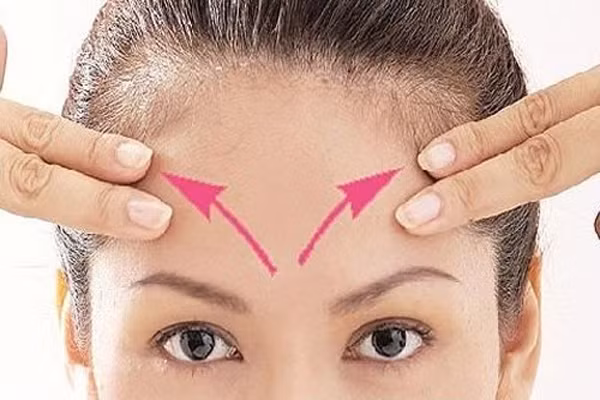 4. Những người có bệnh tâm thần đều có ít mồ hôi vùng trán. Có thể là do phần não trước trán của họ ít hoạt động hơn. Những bệnh nhân này cũng có xu hướng không phân biệt được mùi chính xác mặc dù họ biết mình đã ngửi thấy có mùi gì đó.