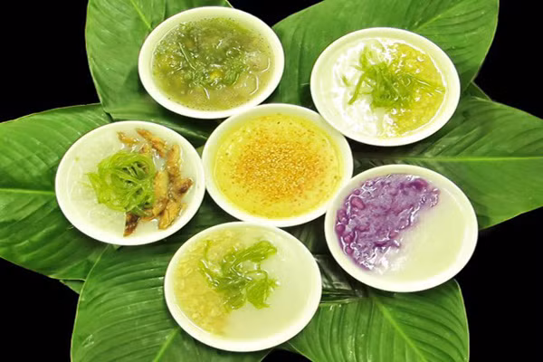 Huế có tới mấy chục loại chè với nhiều màu sắc và hương vị khác nhau. Mỗi loại chè có một hương vị đặc biệt riêng. Người Huế khéo tay, ăn uống cầu kỳ, tinh tế nên chế biến được nhiều thứ chè lạ, ngon và bổ. Mùa hè oi nóng sẽ trở nên dễ chịu hơn nếu bạn được thưởng thức những ly chè mát lạnh của xứ Cố Đô này. (Ảnh: Citinet.gov).