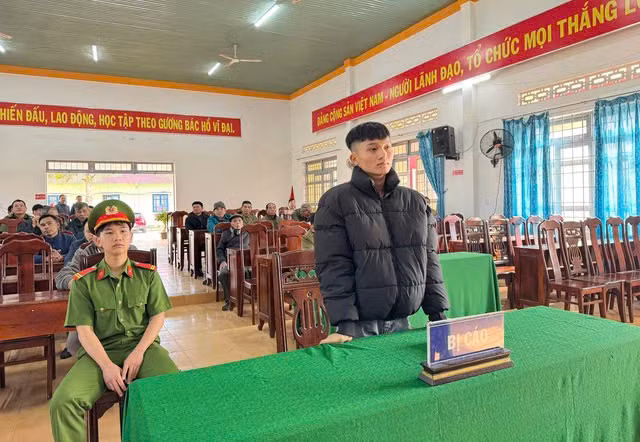 Lãnh án tù vì mua pháo hoa lậu về “chơi Tết“ Lanh an tu vi mua phao hoa lau ve “choi Tet“