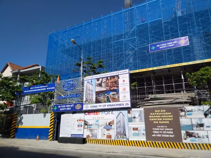 Ai đứng sau Cty Hải Vân Thành Đạt bị phạt vì dự án chậm tiến độ? - Hình 2 Ai dung sau Cty Hai Van Thanh Dat bi phat vi du an cham tien do?-Hinh-2