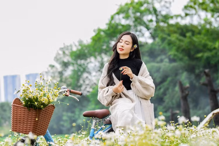 Để cho hoa nở được sớm đầu tiên khi tách mầm giống phải trồng trong vườn ươm, sau đó khoảng 4,5 tháng cây hé nụ nở thì đưa ra ngoài đất trồng, chủ nhân Thảo nguyên Hoa cho biết.