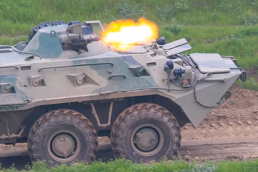 Đại liên KPV 14,5mm trên BTR-80 nhả đạn quyết liệt tiêu diệt khủng bố. Nguồn ảnh: Arm-Expo