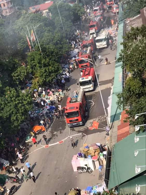Ha Noi: Chay cho To, khu ki-ot nghin m2 giua cho bi thieu rui-Hinh-2