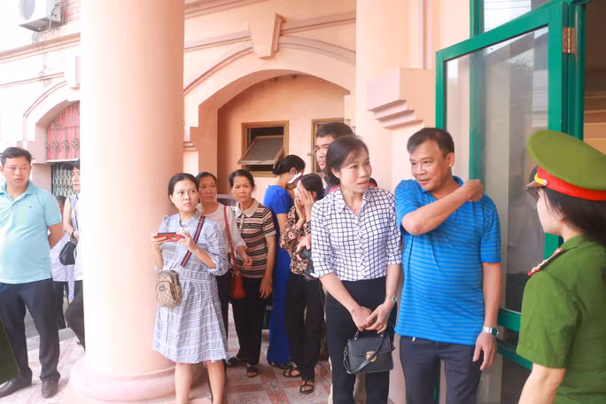 Nội dung cáo trạng thể hiện, trong kỳ thi THPT quốc gia 2018, Nguyễn Thanh Hoài đã bàn bạc, thống nhất rồi đưa danh sách 93 thí sinh cho Vũ Trọng Lương sửa kết quả bài thi để nâng điểm. Ngoài ra, Lương còn trực tiếp nhận giúp nâng điểm cho 14 thí sinh khác.Sau đó, một mình Phó trưởng phòng Khảo thí đã sửa kết quả 309 bài thi các môn để nâng điểm cho 107 thí sinh. Bị can Phạm Văn Khuông cung cấp thông tin của con ông này để nhờ Nguyễn Thanh Hoài nâng thêm 13,3 điểm.