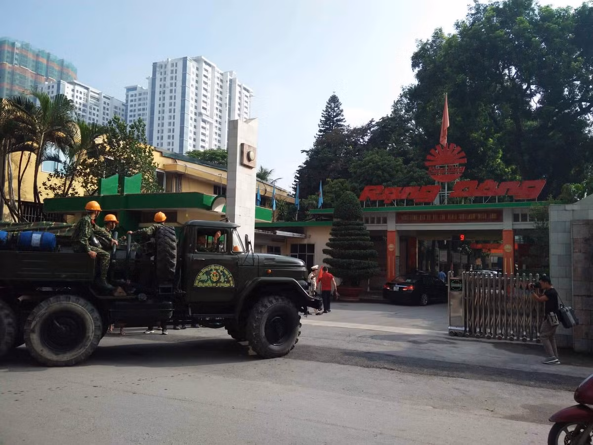 Ngay sau đó, đơn vị đã làm việc với lãnh đạo công ty để triển khai các phương án thu dọn hiện trường và tiến hành tẩy độc khu vực nhà xưởng, kho hàng bị cháy, được phong tỏa từ ngày 29/8 đến nay.