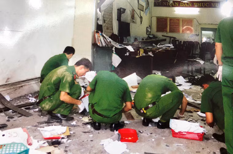 Khung bo tru so Cong an: Dat chat no ngay tai khu vuc tiep dan-Hinh-2
