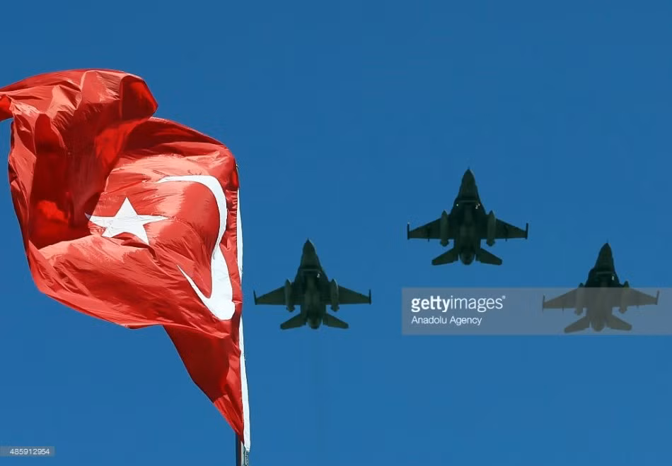Phi đội tiêm kích F-16 của Không quân Thổ Nhĩ Kỳ trong lễ duyệt binh.