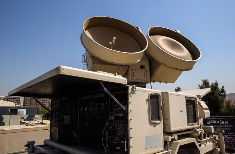 Đài radar chiếu rọi mục tiêu năng lượng cao AN/MPQ-46 trang bị cho tổ hợp tên lửa phòng không tầm trung MIM-23 I-HAWK.