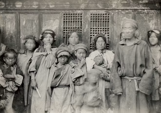 Các thành viên trong một gia đình vào năm 1896.